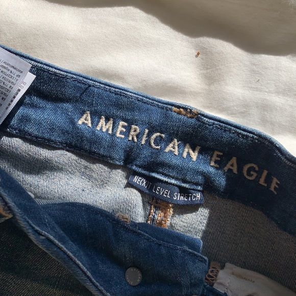 High rise curvy medium wash shorts - Picture 2 of 3